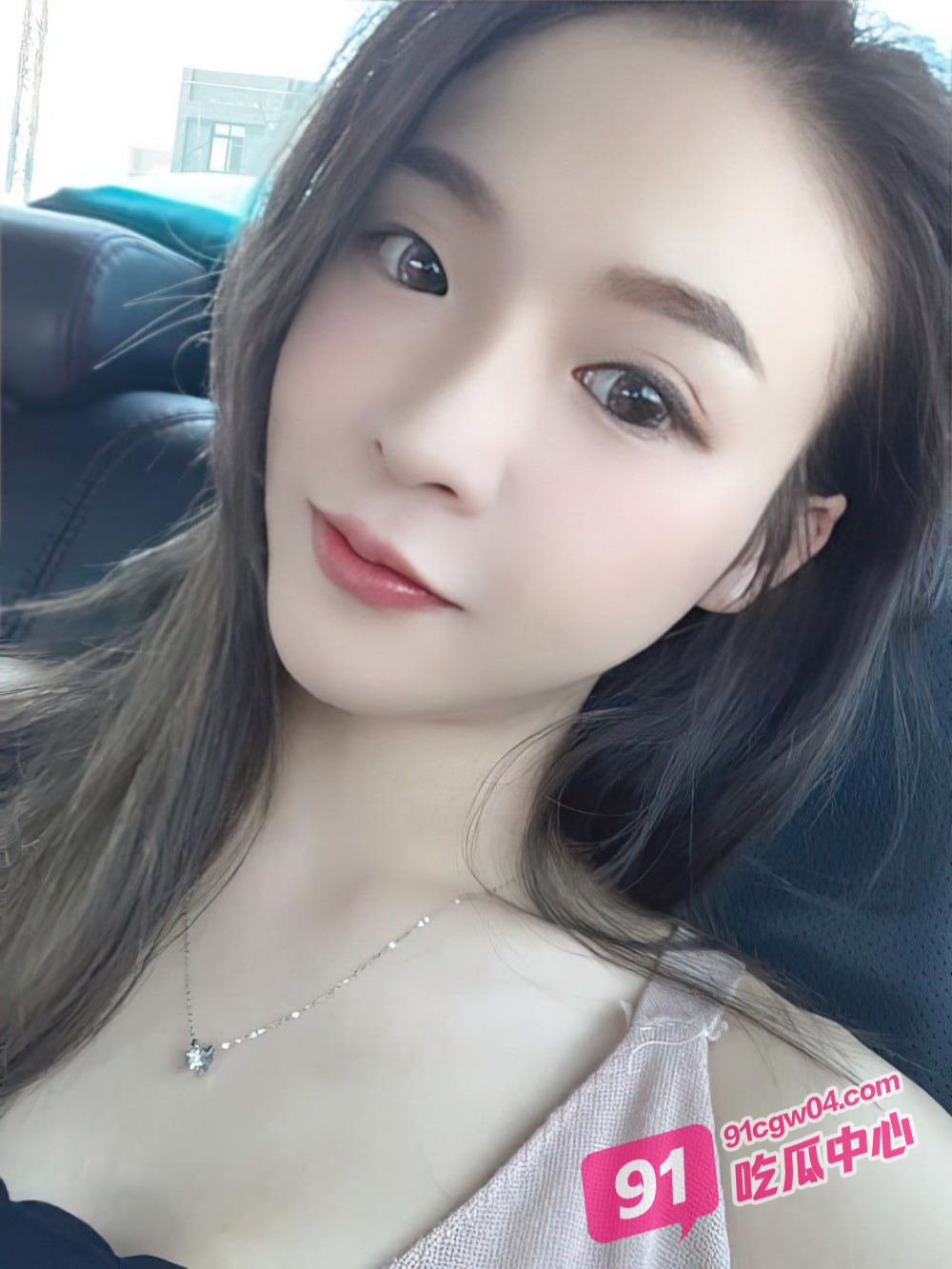 台湾性感台妹 媛媛 裸体在镜头前主动掰开鲍鱼发骚 妹子很嫩很骚气 玩的就是真实！