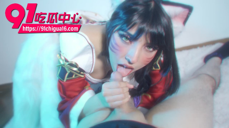 推特女网红Tylerx0x身穿兔女郎情趣内衣给土豪口交吞精1