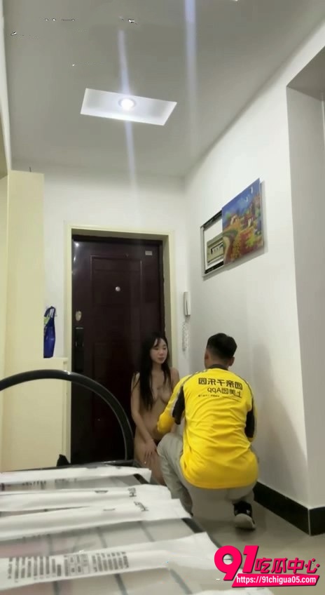 小妹全裸给美团外卖员下跪4 小妹全裸给美团外卖员下跪4