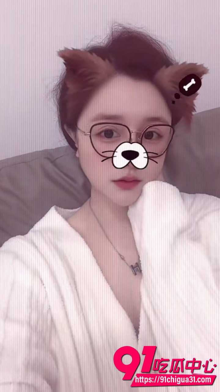 上海魔都小网红小懒猪被骗 渣男用一块假表骗了小懒猪一炮 还在微信群炫耀