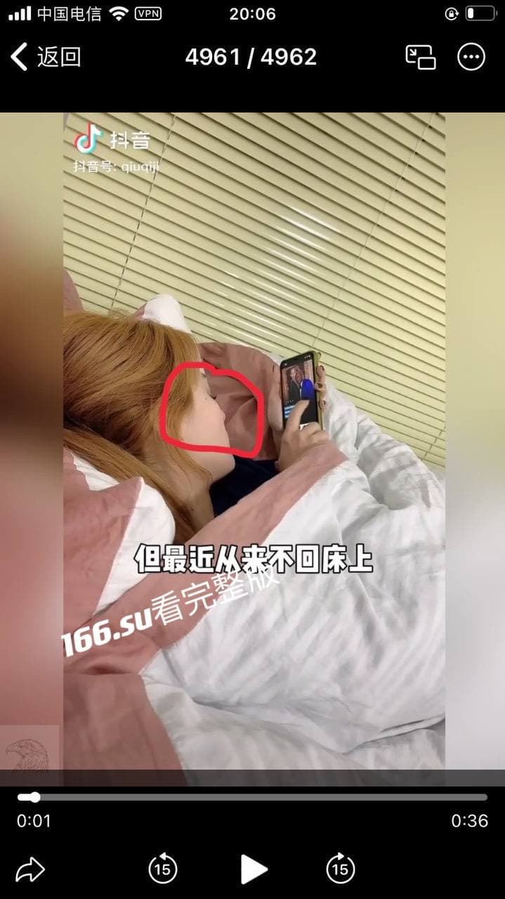 抖音百万粉丝网红 邱奇迹Euni 不雅视频流出 粉嫩可爱萌妹跪床深喉口交颜射 配图3