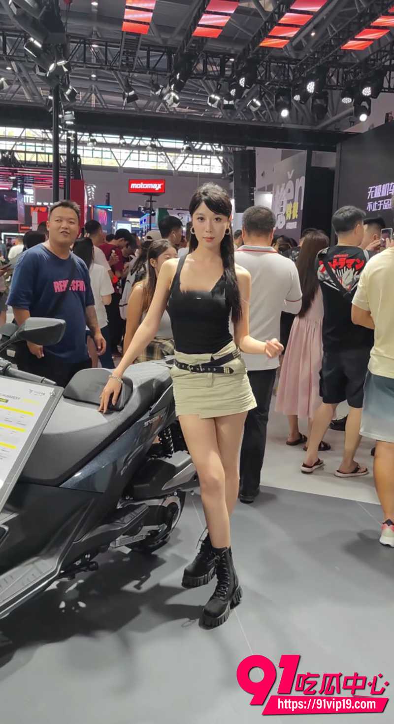 车展抄底偷拍 2
