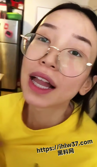有个爱吃鸡的女友能有多享受你懂吗？女友自己都困得不行了 还是要把男友的鸡含在嘴里！