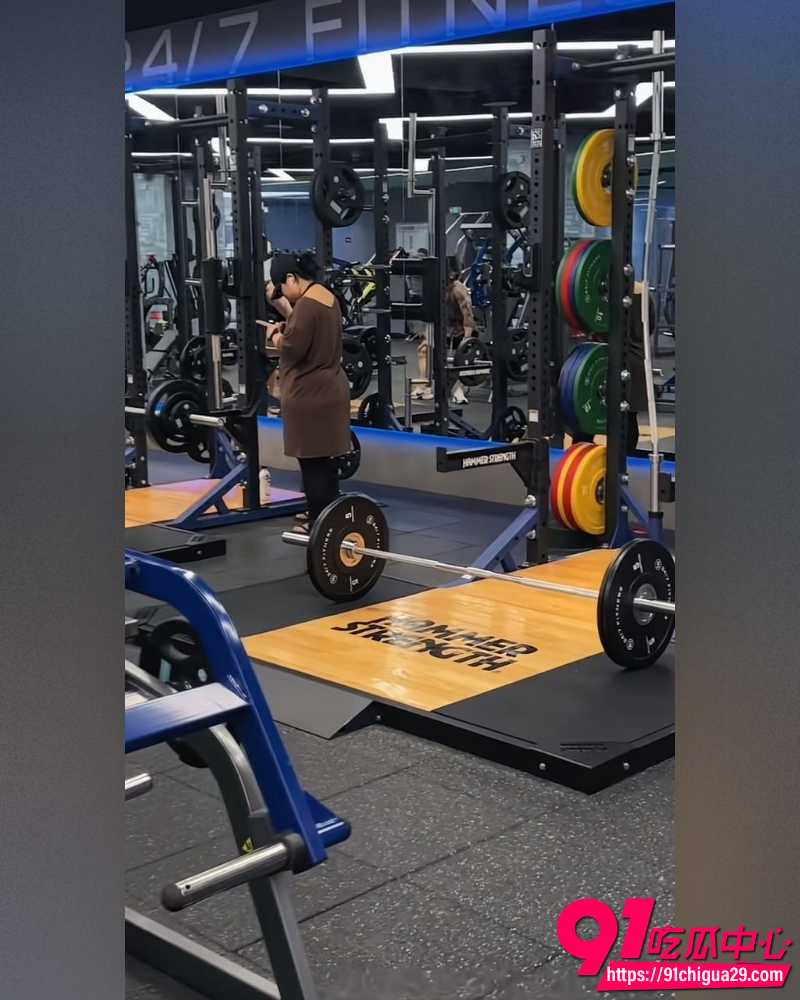 抖音BBW健身博主叫我沐沐老师 网暴他人反被开盒竟是推特福利姬 被扒外网狂售做爱视频！