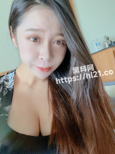 少妇也有思春时 沈阳极品反差母狗少妇发骚挺着大肚子带着子孩在家对着镜头拿跳蛋自慰 震惊三观