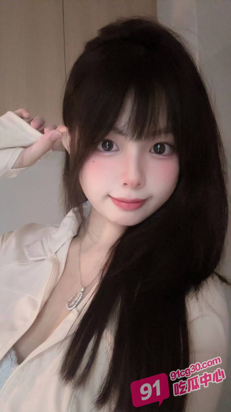 南京传媒学院向盈盈被唐伯虎大神点了秋香 身穿奶牛装被激情后入! 配图4