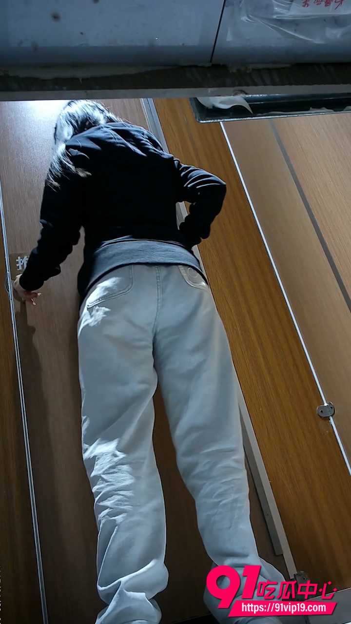 7月流出高校女厕后拍5 7月流出高校女厕后拍5