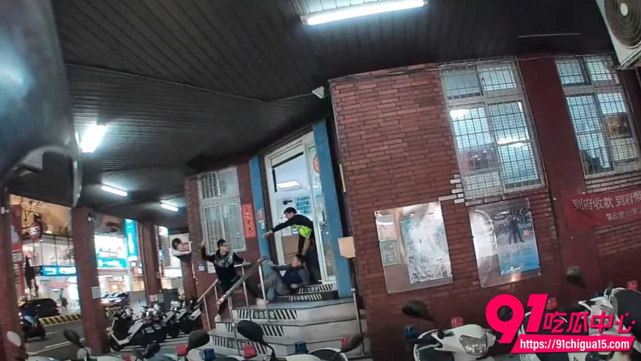 台南街头惊现随机砍人魔16