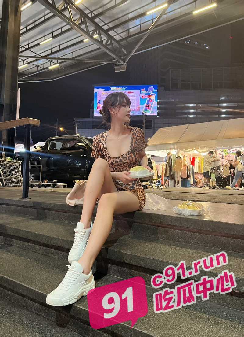 火车隔间里的秘密 阿朱半桶丝袜丁字裤大秀 谁看了不迷糊