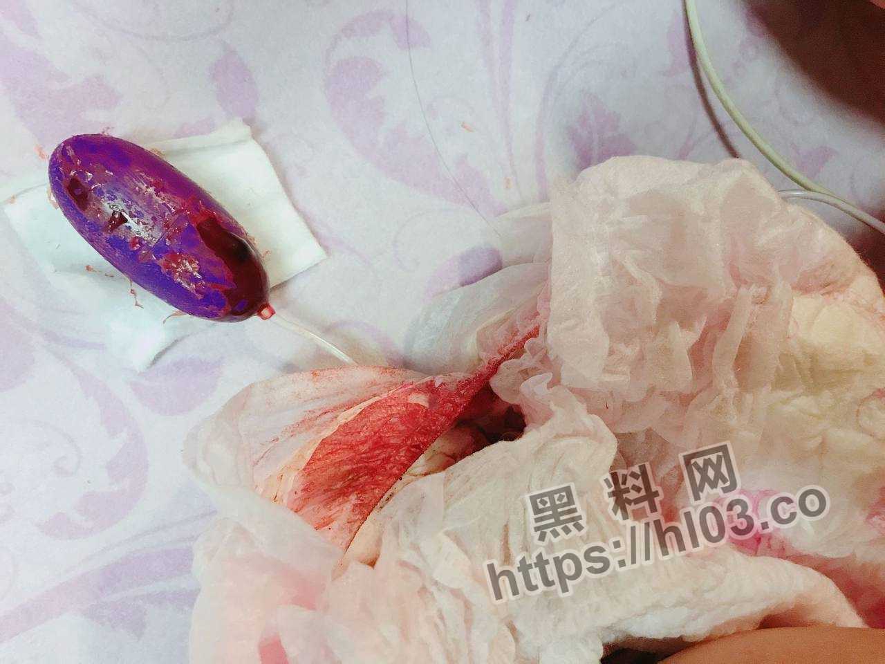【全网独家】山西实验中学『杨敏』为满足男友性癖 大姨妈来了也跳蛋自慰！喷一身血！