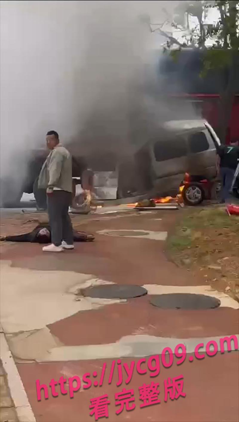 山东惨烈车祸现场曝光！群众拼命救人却无力回天