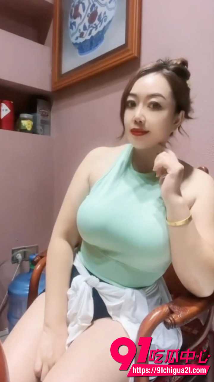 云南翡翠老板娘金惠芸大奶肥臀私拍福利3 云南翡翠老板娘金惠芸大奶肥臀私拍福利3