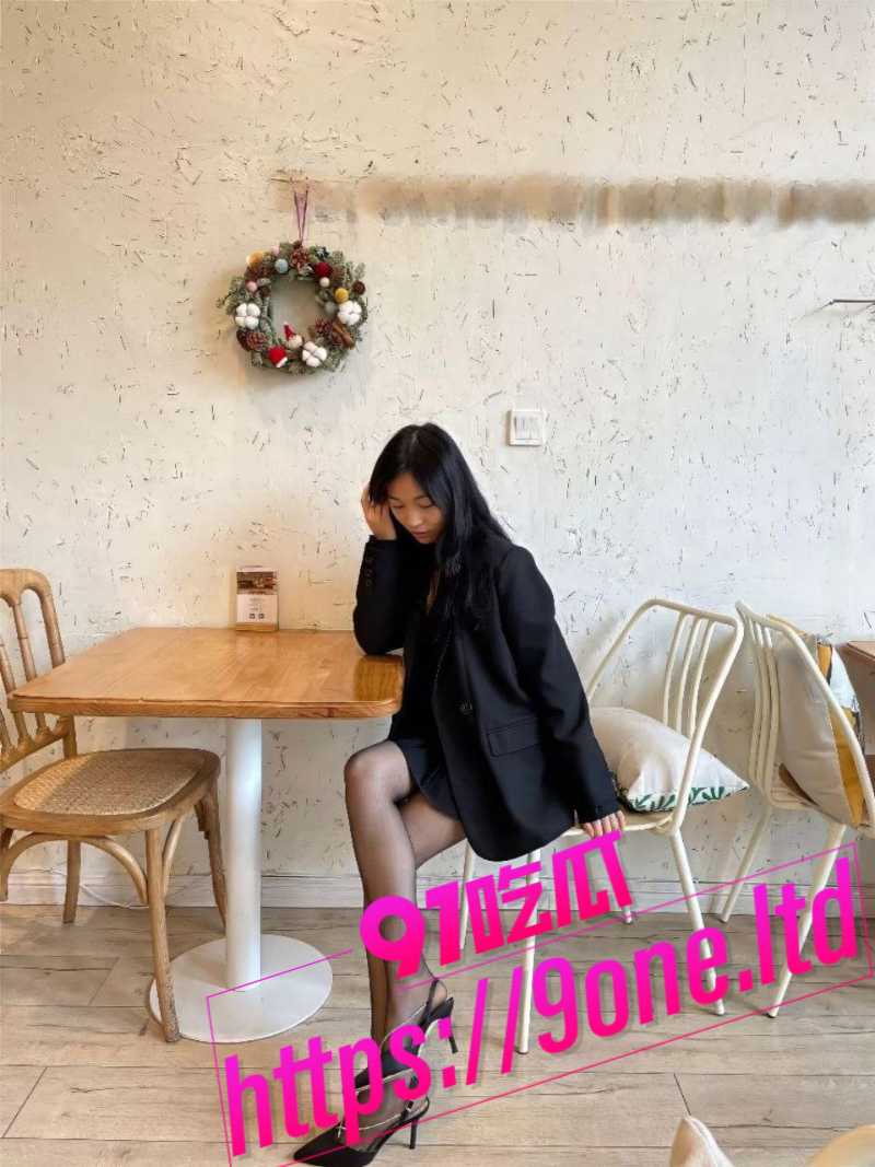 上海女模张琪斐 沦为土豪的性玩具 被玩腻后送给朋友!