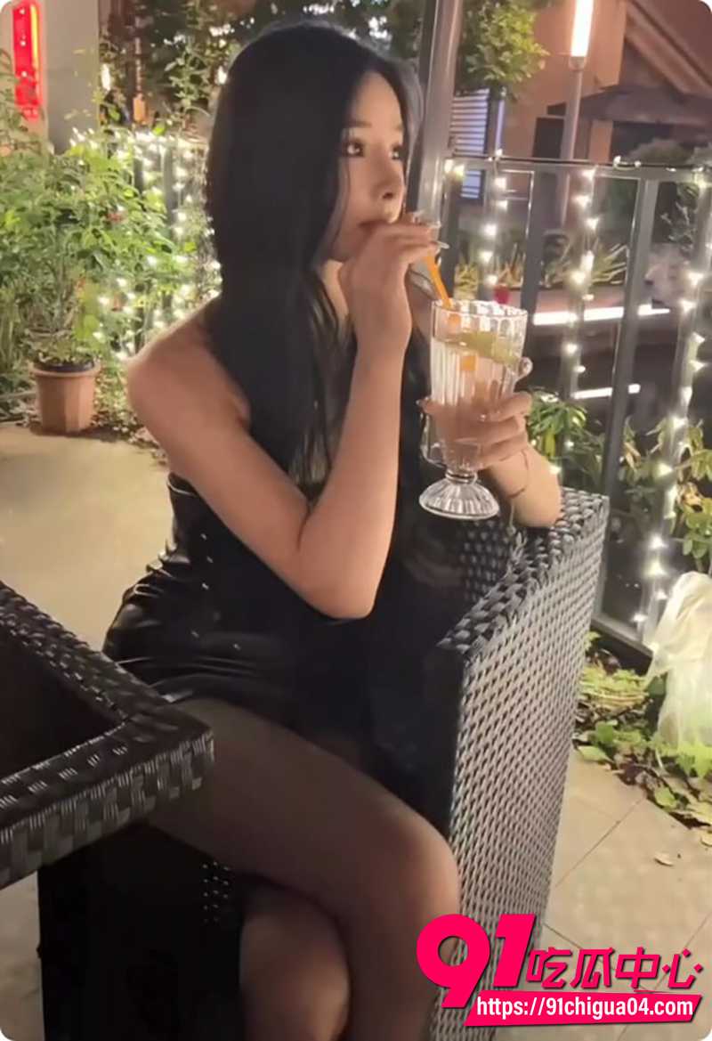 总华探长的小狗 12月新作流出 当抖音网红遇上了金主 露出车震性爱调教 女神彻底臣服胯下！