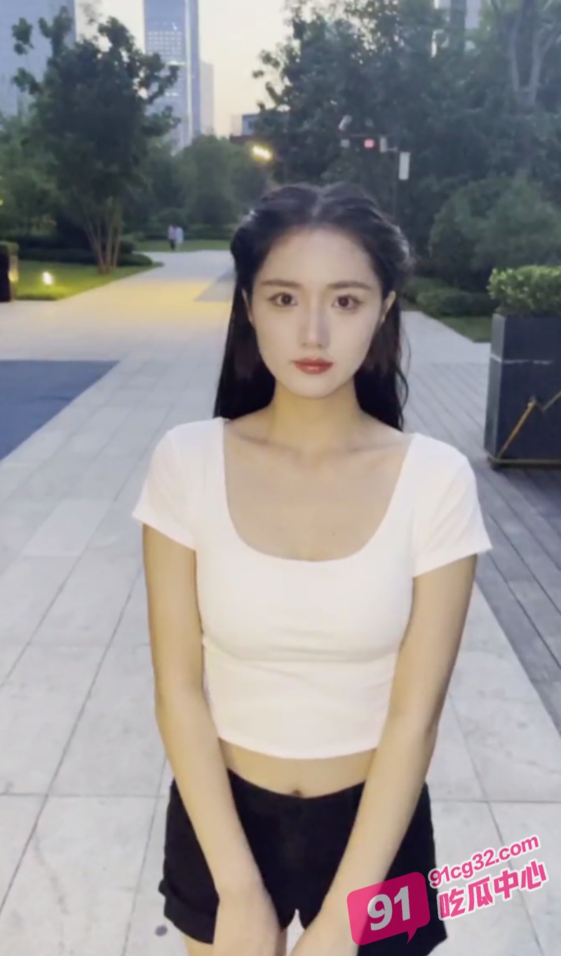 火爆全网的百万粉丝网红 焕儿 自慰露出浪的一逼 金主爸爸爆肏内射合集 配图2