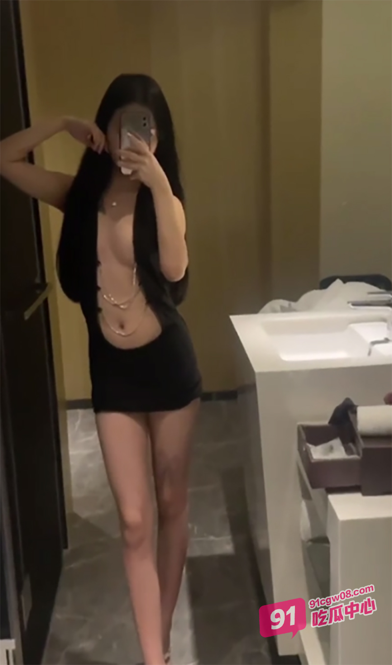 广州白嫩风骚女神晴晴 富人专属福利合集曝光 沦为胯下奴隶母狗 穿着情趣套装被肆意调教~ 配图3
