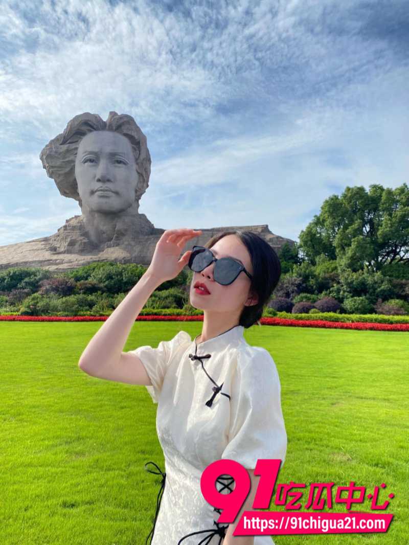 江苏混圈名媛王诗琦白天优雅旗袍仙女 夜里被小富二代调教成专属母狗！6