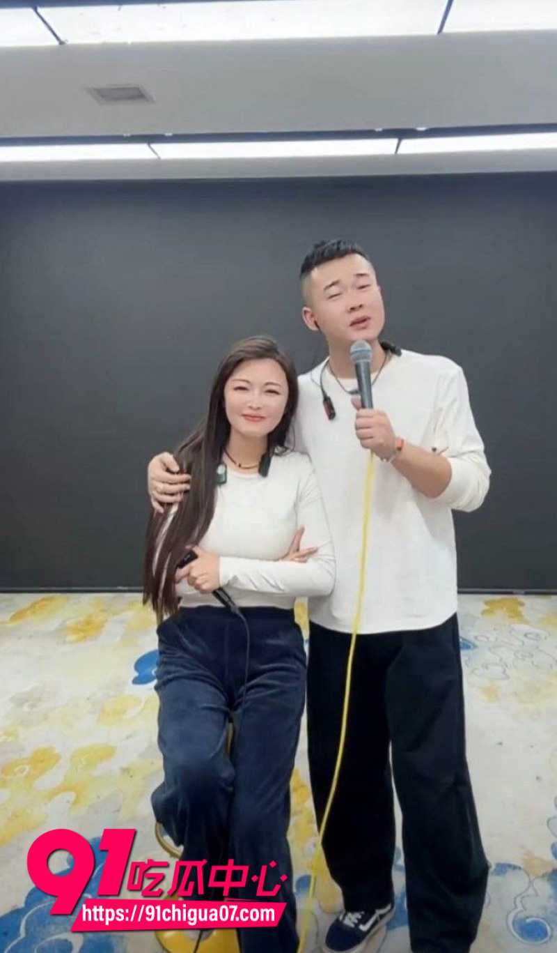 抖音女网红如意跟大哥陪睡被大哥的原配老婆抓奸在床暴打9
