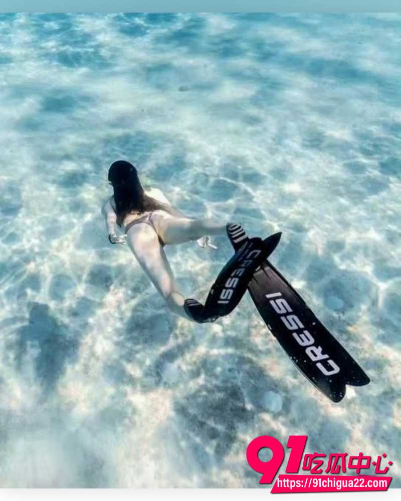 黄多多海边比基尼照 10 黄多多海边比基尼照 10