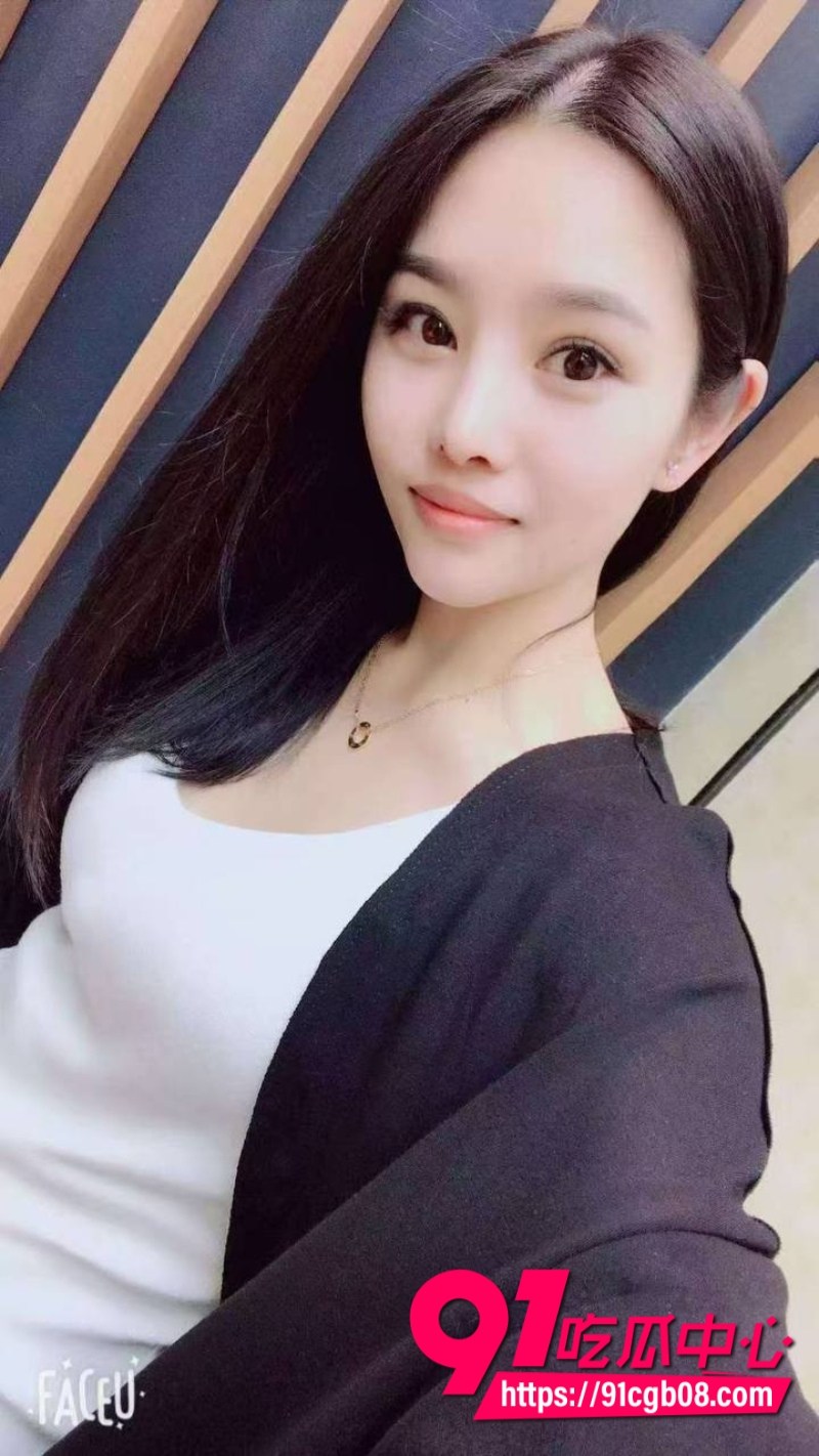 KTV包厢淫乱合集 表面一副清纯女神的样子1 KTV包厢淫乱合集 表面一副清纯女神的样子1
