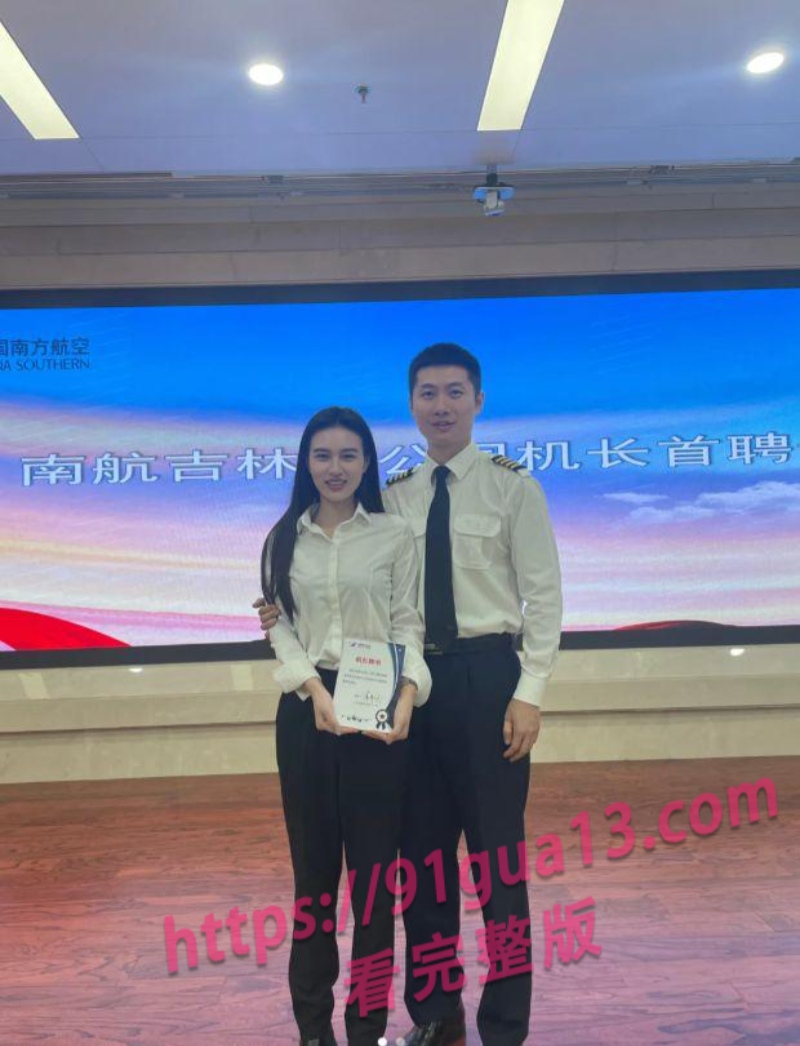 南航机长李煜众捅伤4人后跳楼 考核风波引热议 妻子发声遭限流 配图30