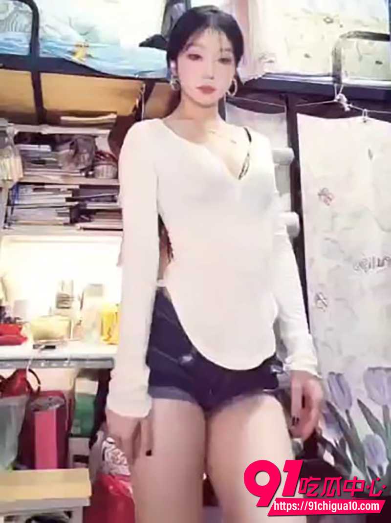 抖音福利姬 原野芽美 与闺蜜宿舍裸舞私拍 土豪专属定制顶胯极致抖奶 画面挑逗感十足!