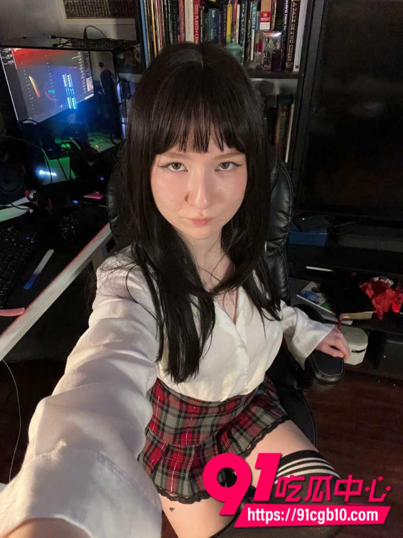 OnlyFans美国网红Bad Dragon怪物级巨型假阳具自慰视频 巨物扩张阴道高潮喷射不止！