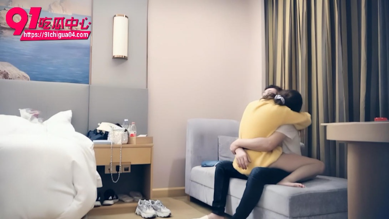 双飞大胸白虎妹小母狗和超温柔台湾妹7 双飞大胸白虎妹小母狗和超温柔台湾妹7