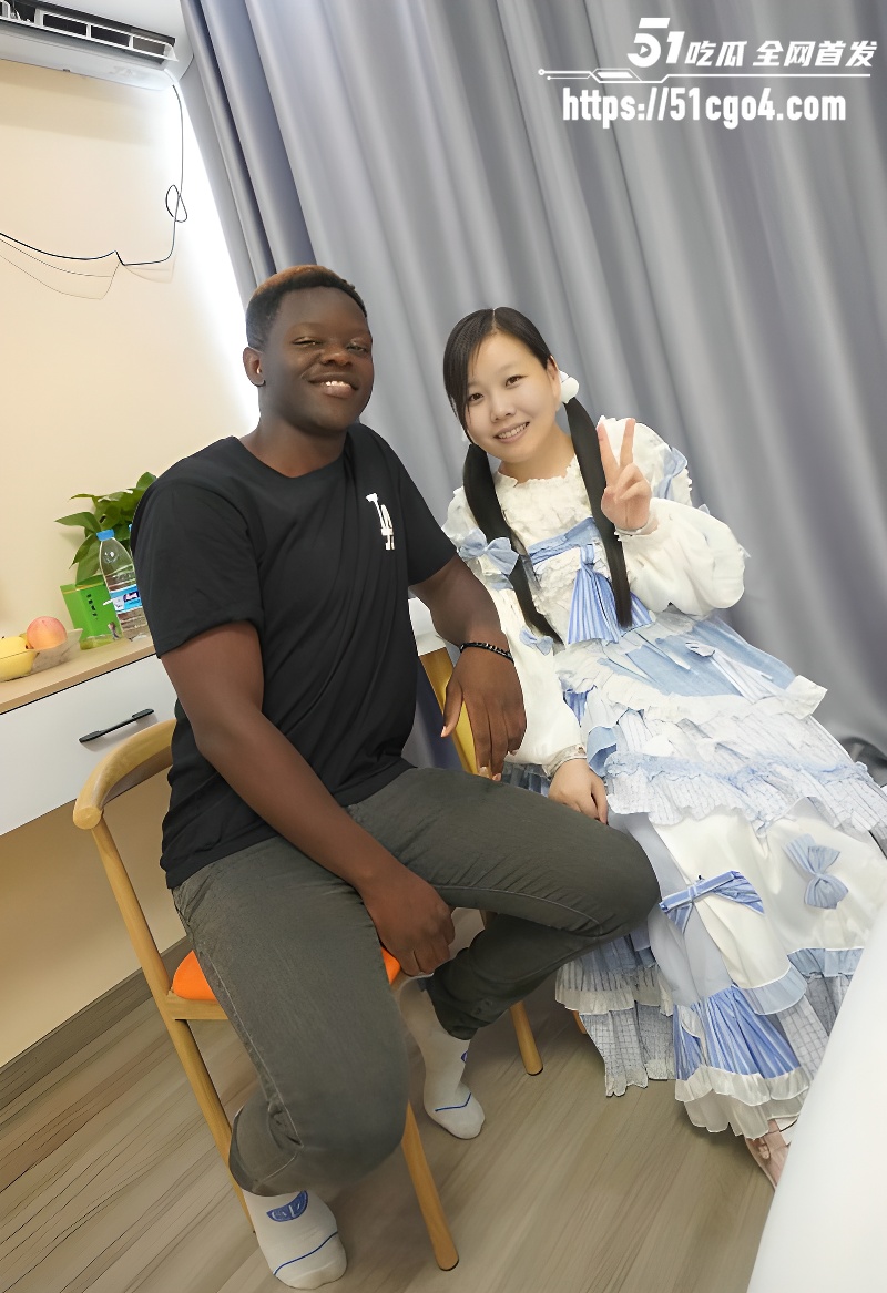 抖音媚黑网红 冰凌紫萱 挑战黑人肉棒 2