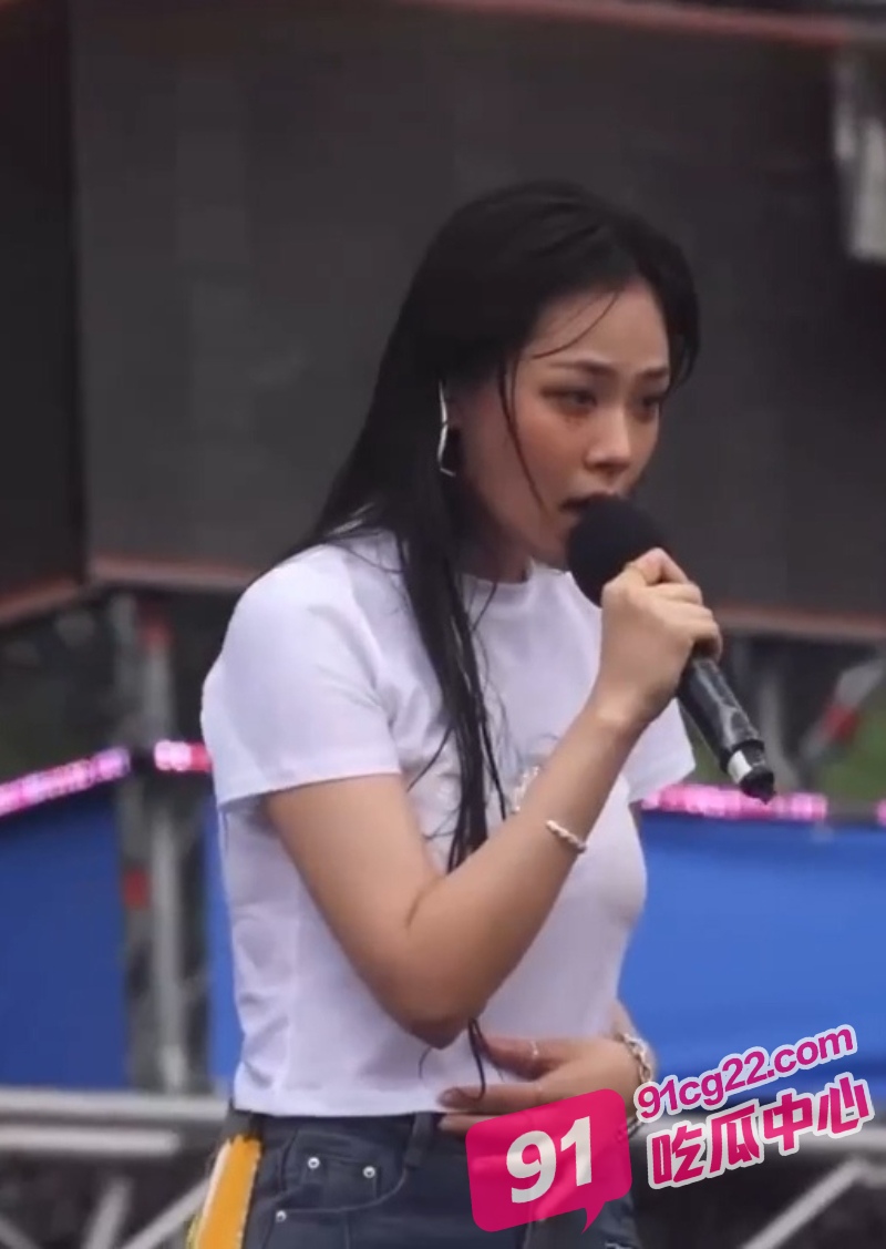 2_W_800px.jpg