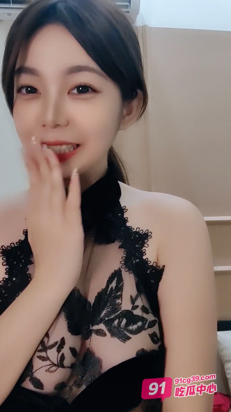 才艺主播抖音情趣制服裸舞 一丝不挂的样子太美了！ 配图3