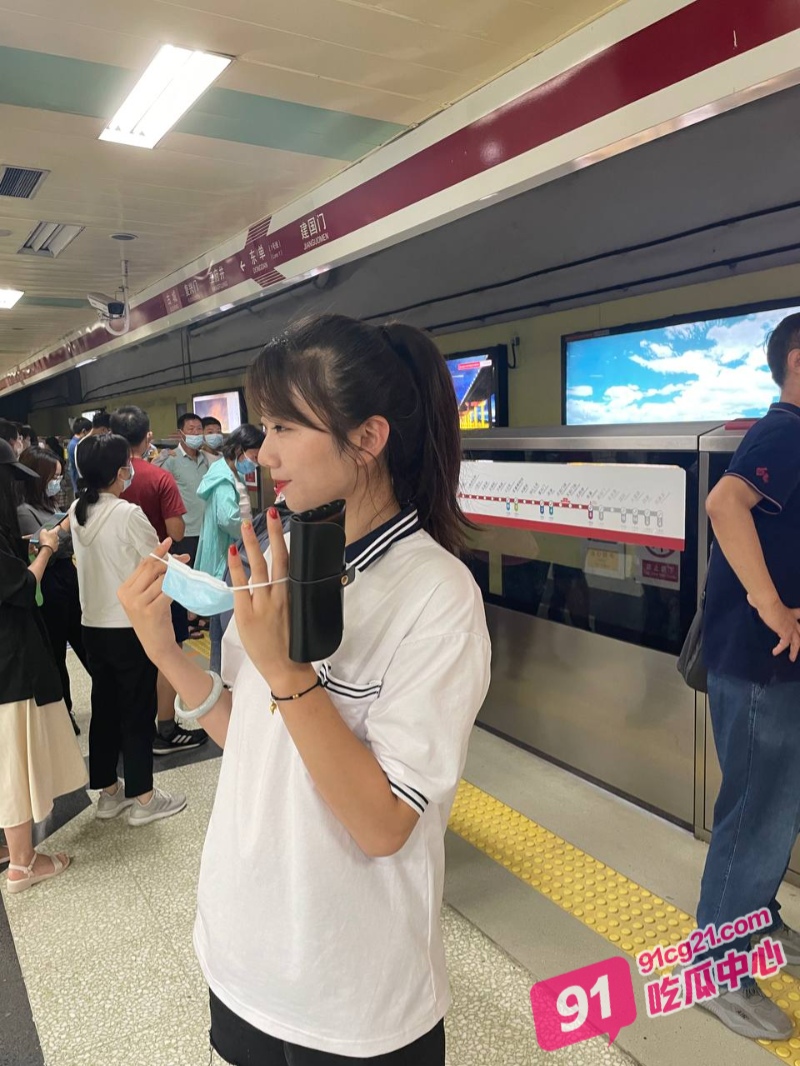 青春无敌美胸少女 抽插几下淫水就止不住的往外溢出 太爽了！
