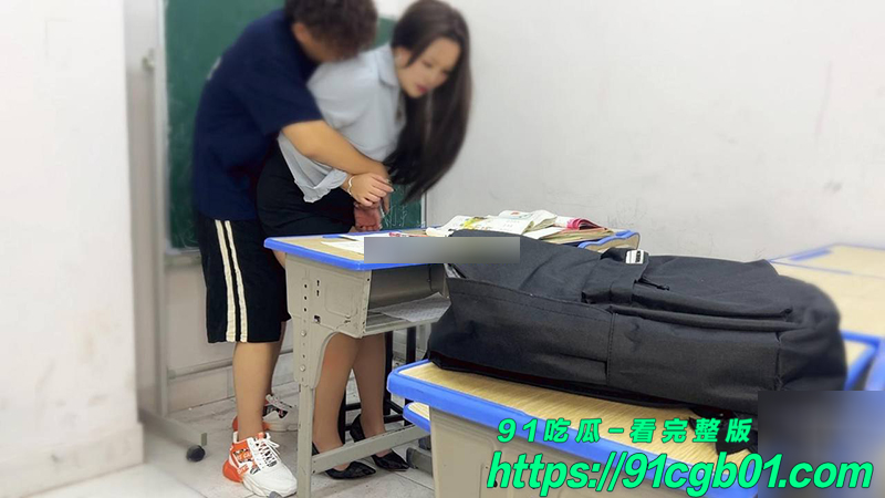 海角师生乱伦 性感补习老师上门授课 却被学生持刀胁迫 老师惨遭强行侵犯