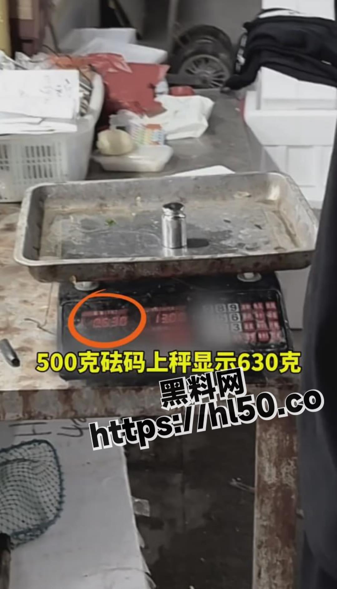 全网热搜 江苏连云港鬼称 市场管理人员抢手机打人 狂飙兄弟被人追!