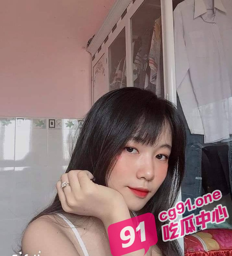 骚劲十足的女研究生 肉棒抽查都把骚逼肉带出来了！