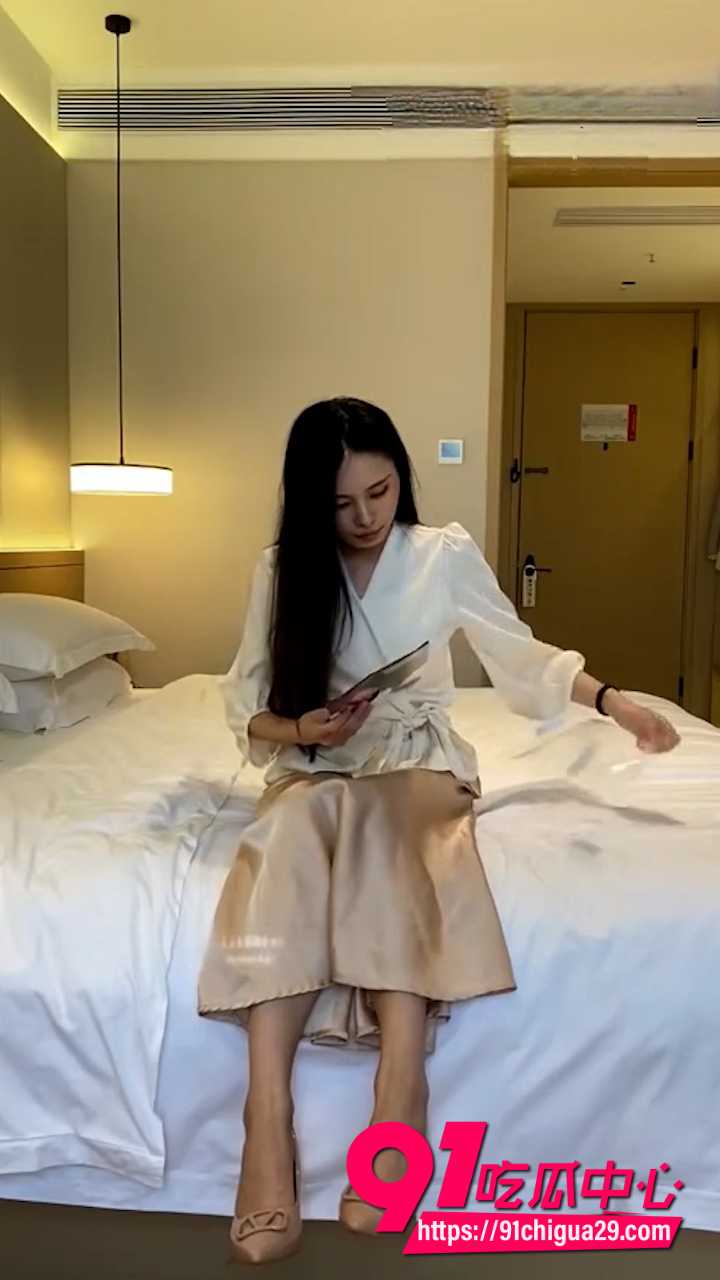 推特中原炮王休息一个月强势回归 酒店红丝极品美女驾车式狂肏 女主主动扭腰极致配合高潮喷水!
