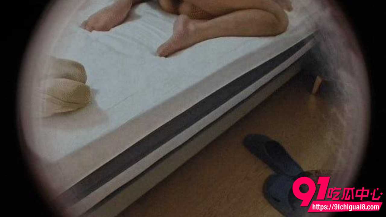 儿子偷拍妈妈洗澡后直接床上强上21