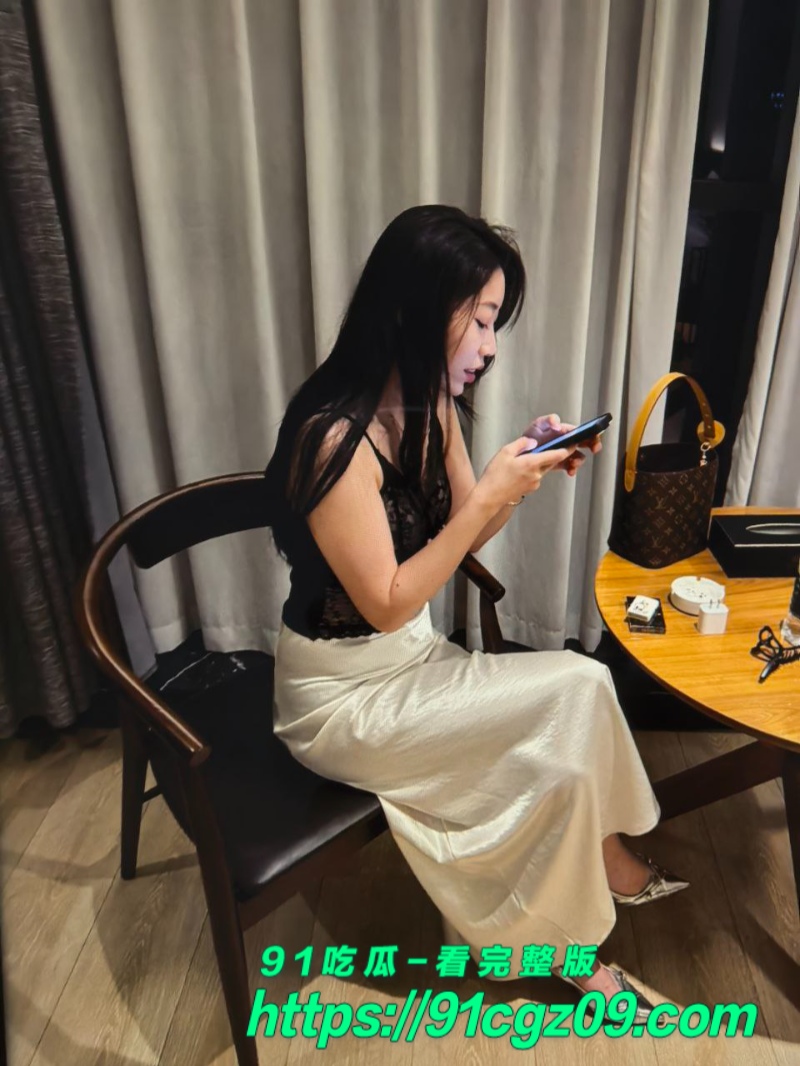 南京银行李丹丹激情视频被绿帽男友贡献流出 女上位口交画面淫荡不已