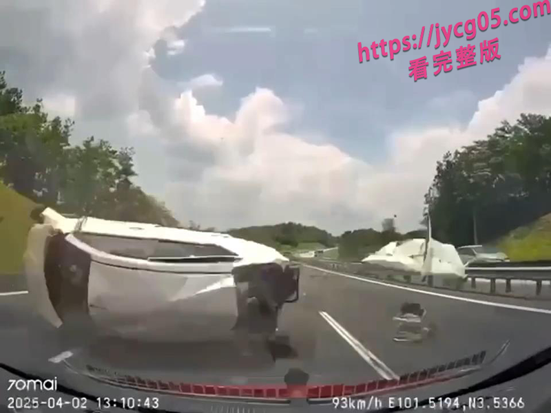 沪昆高速惨烈车祸！轿车翻滚360°！孩子目睹妈妈被碾压！ 配图5