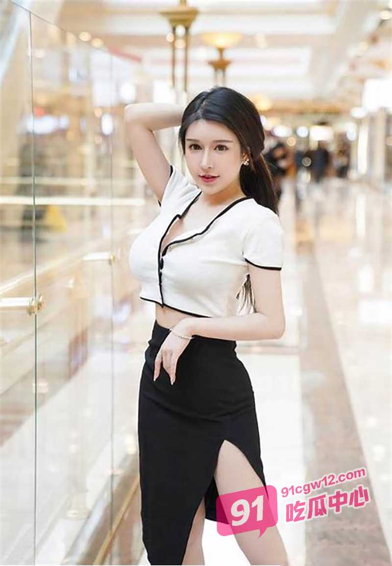 浙江淫骚少妇 面基网友约炮 来不急脱衣服就往里干 穿着衣服打炮给少妇爽的十分沉醉！ 配图2