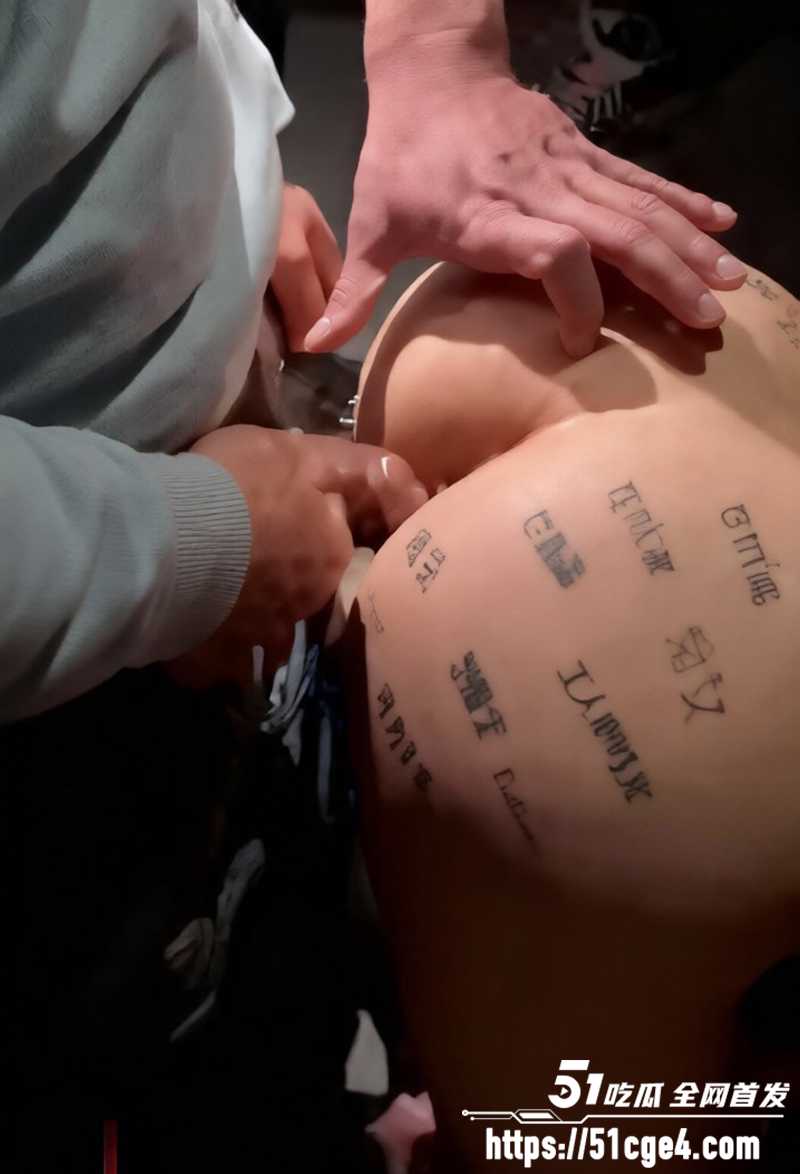 淫贱眼镜母狗户外调教私拍 5 拷贝 淫贱眼镜母狗户外调教私拍 5 拷贝