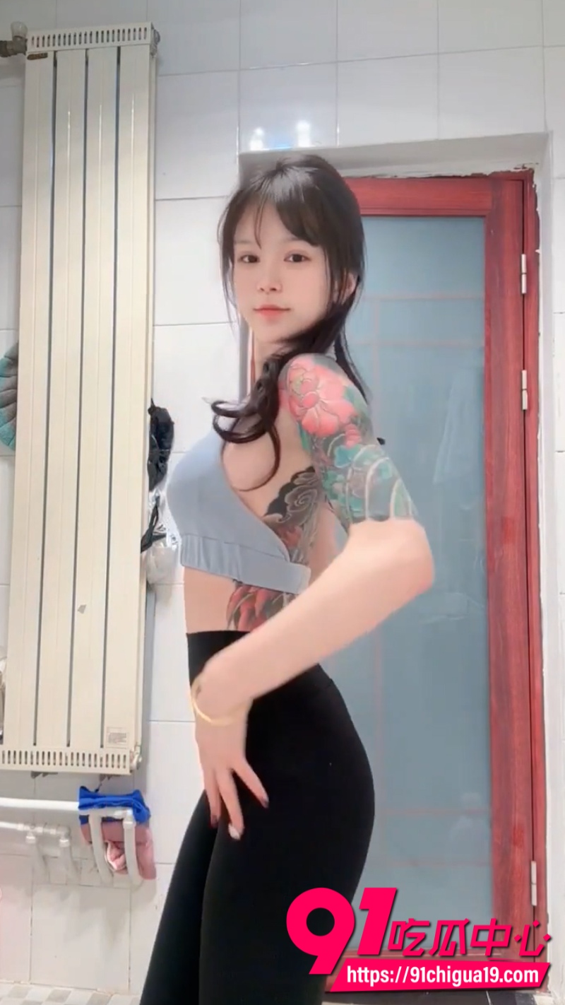 高颜值纹身嫩妹蒙佳怡9 高颜值纹身嫩妹蒙佳怡9
