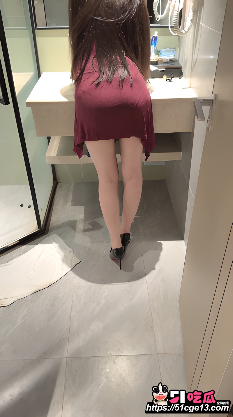 51原创乱伦姐弟情趁哥们出门操她老婆01