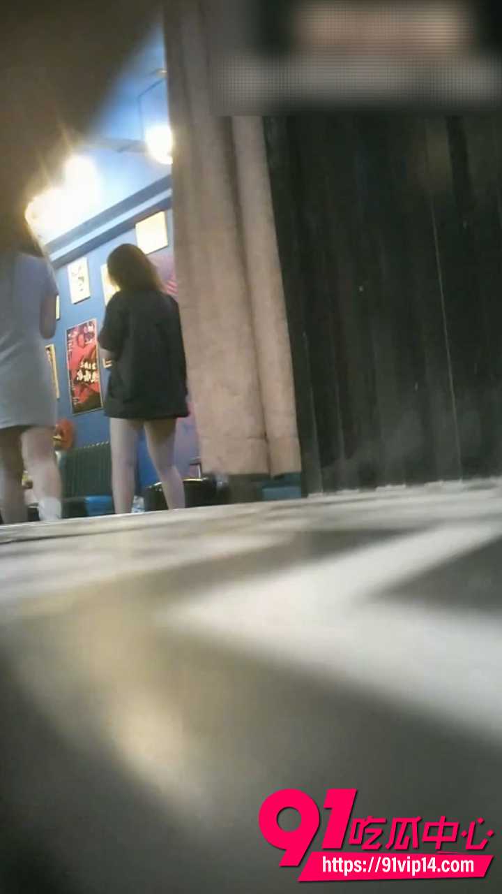 夜店厕所偷拍黑料 漂亮小姐姐喝酒热舞后尿急放尿全过程 高颜值反差十足逼脸同框！