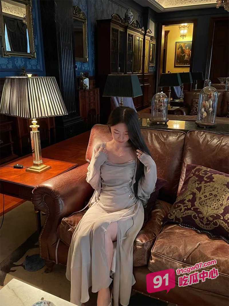 海角乱伦大神 忽悠白虎表妹乳交口交 光洁的嫩穴被浓稠精液染湿 最后还射在嘴里啦~ 配图