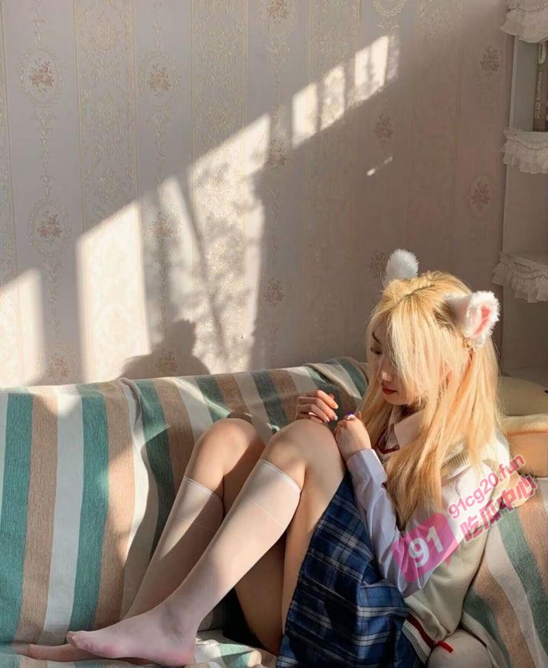 我和我的网红美妆女友～金发小骚货每次做爱超喜欢叫爸爸！
