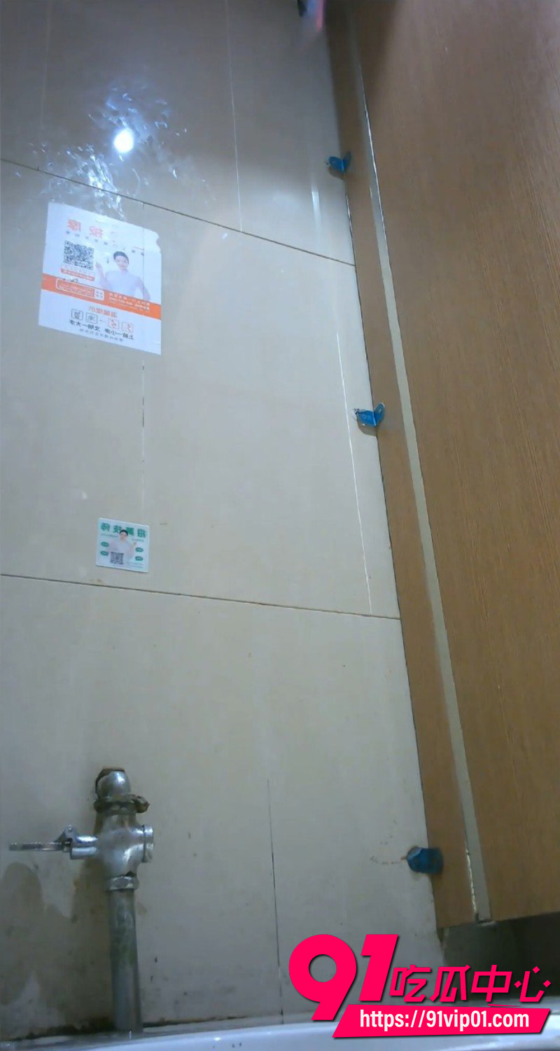 商场女厕少妇放尿视频2 商场女厕少妇放尿视频2