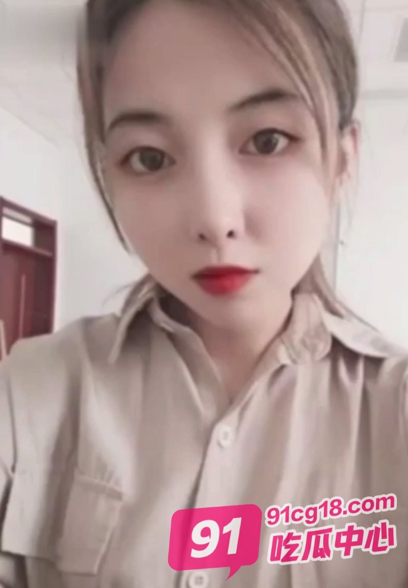 福州新婚少妇偷情光头男 没想到竟是初中女老师 床上竟这般淫骚！