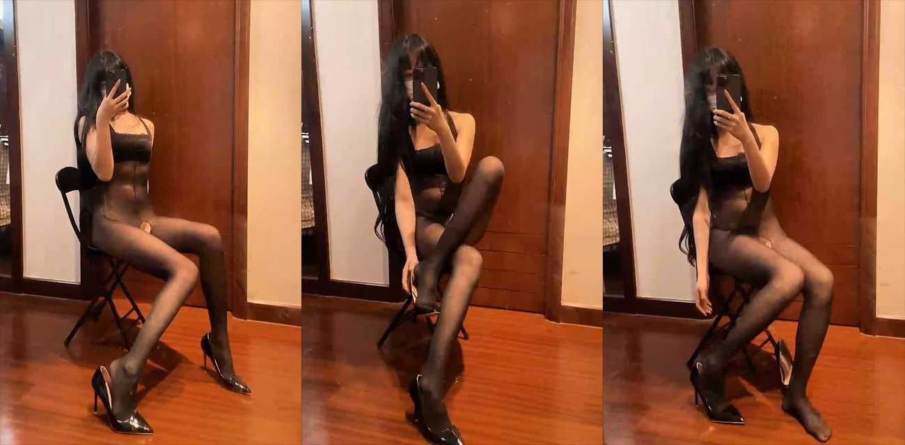 推特性感福利姬 少萝涵 给金主爸爸定制的 大尺度自慰视频曝光