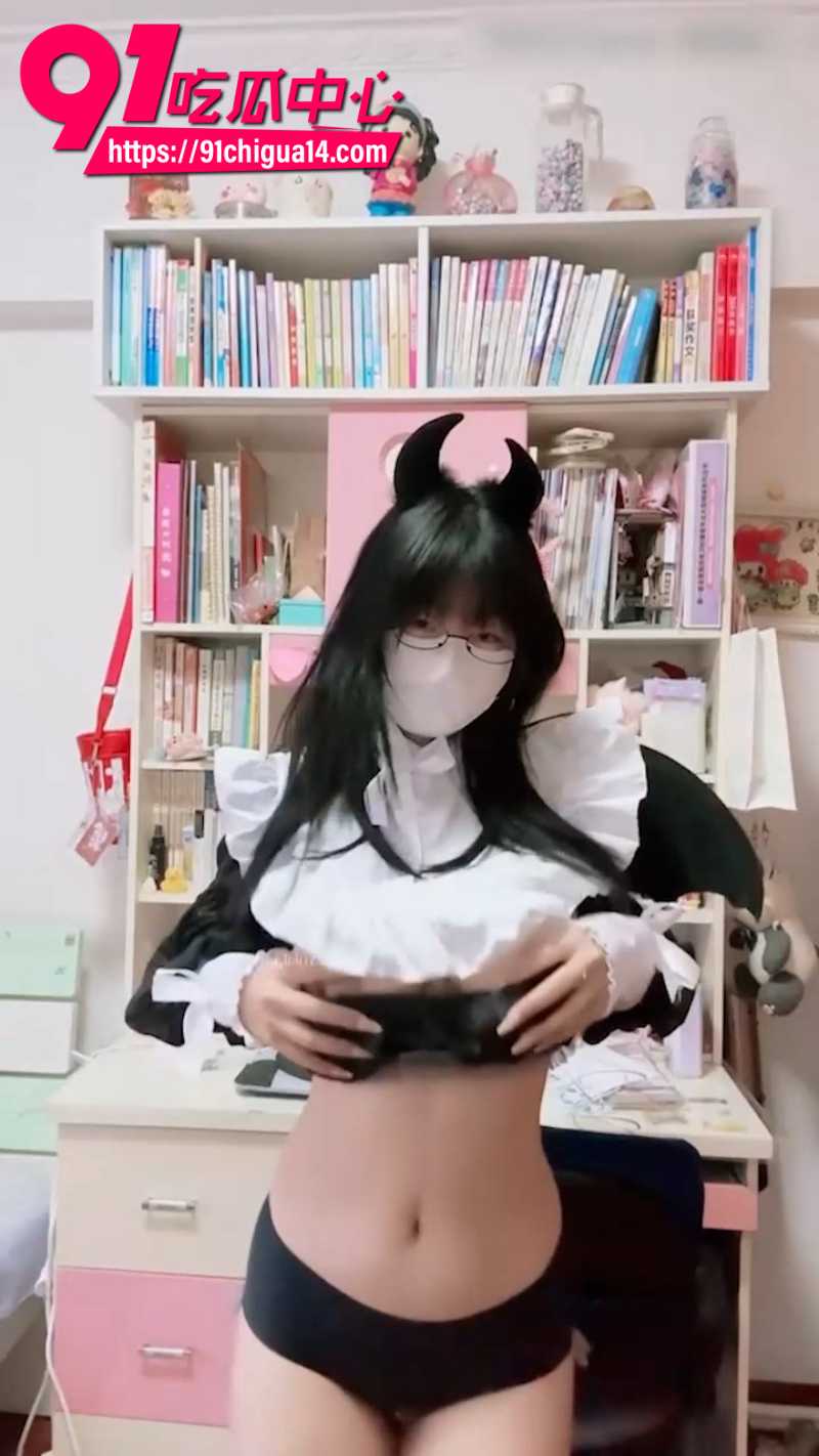 高颜值女网黄一只桃桃定制裸舞福利1 高颜值女网黄一只桃桃定制裸舞福利1